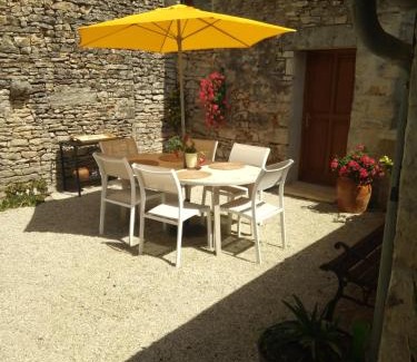 La Rochette House | Serene Chambre A La Campagne - Family-Friendly Retreat