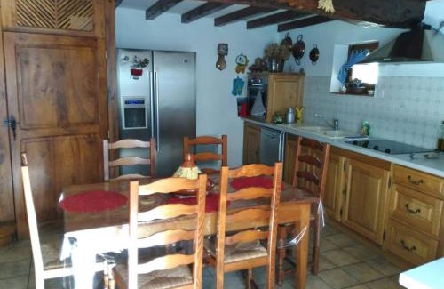 La Rochette House | Serene Chambre A La Campagne - Family-Friendly Retreat