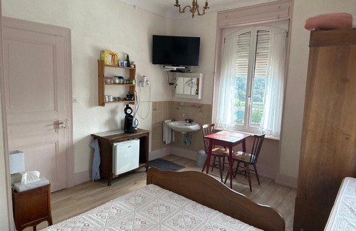 Saint-Amarin Bed & Breakfast | Cozy Chambre Arnica: Oceanfront Bliss with Free WiFi