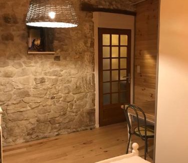 Saint-Genest-de-Bauzon House | Unique Vaulted Room with Breakfast and Pool Access