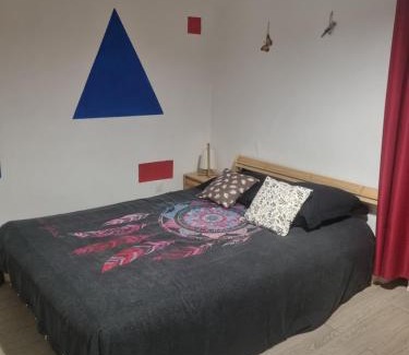 Arthes House | Chambre au 1er étage avec communs