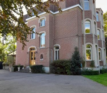 Saint-Pierre-Brouck Bed & Breakfast | Pet-Friendly Stay at Château de St-Pierre-Brouck