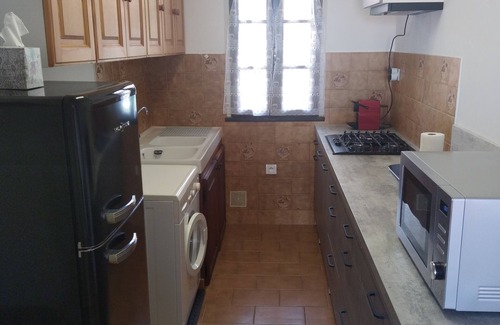 Monacia-d'Aullene Apartment | Charming Room in the Heart of the Village, Five Minutes to Beach