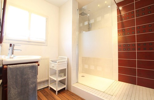 Auderville Bed & Breakfast | Cozy "Au fil de L'eau" Room with Kitchenette & Breakfast