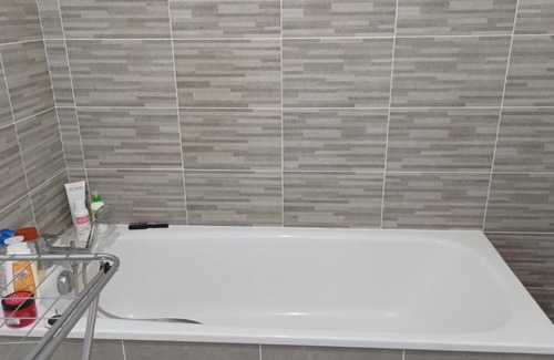 Le Bourg - Gare De Vaise House | Cozy Room with Balcony for Your Perfect Getaway