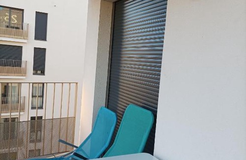 Le Bourg - Gare De Vaise House | Cozy Room with Balcony for Your Perfect Getaway