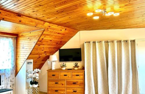 Cleguerec House | Tranquil Country Retreat with Kitchen, Rated 9/10 by Guests