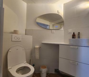 Orvault Apartment | Chambre avec cuisine et sdb privative, au calme