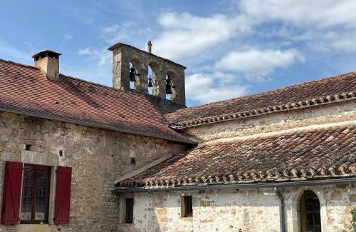 Caylus House | Comfortable Room with Private Bathroom for Family Stays