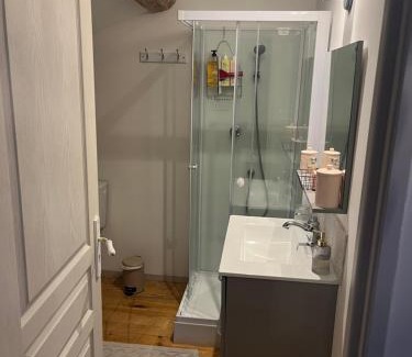 Caylus House | Comfortable Room with Private Bathroom for Family Stays