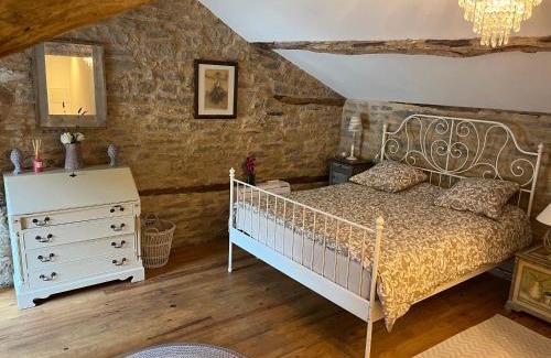 Caylus House | Comfortable Room with Private Bathroom for Family Stays