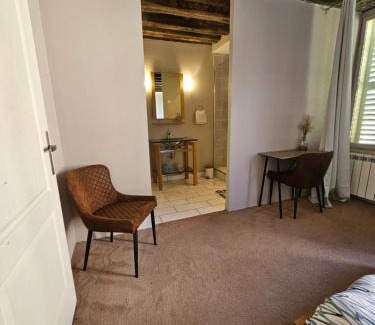 Donzy House | Cozy Room with Private Bath - Child-Friendly Retreat