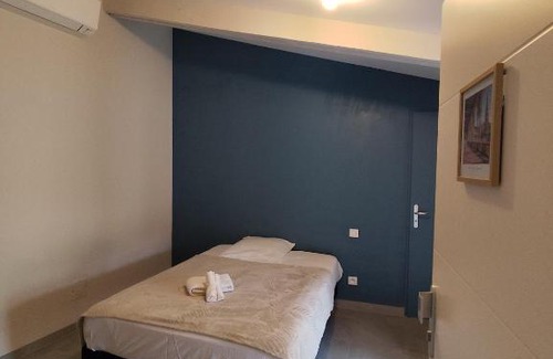 Montelimar House | chambre avec salle de bain privée