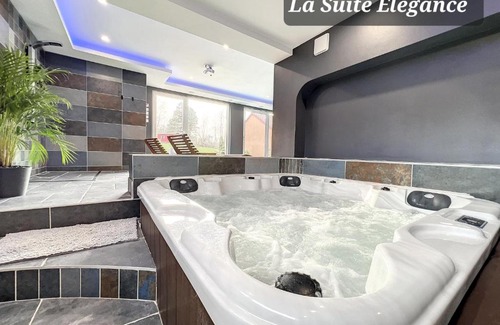 Louches Bed & Breakfast | Relaxing Room with Private Spa, Pool & Ocean View