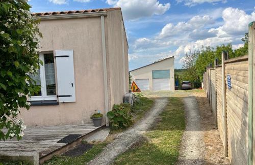 Yves Bed & Breakfast | Inviting Room with Pool and Marais View for Your Escape