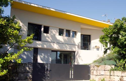 Brive-la-Gaillarde Bed & Breakfast | Inviting Chambre BEAUSEJOUR with Oceanfront Pool Access