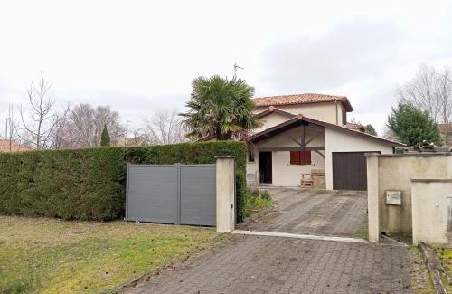 Pessac Bed & Breakfast | Oceanfront Retreat Near Bordeaux: Perfect for Your Stay