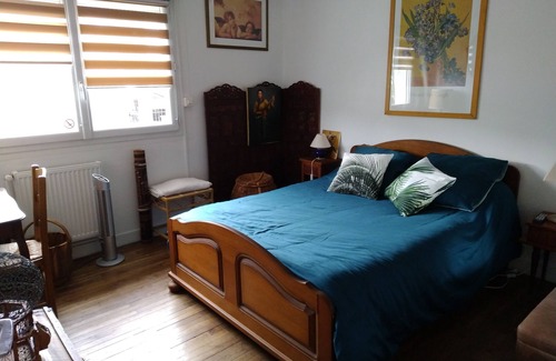 Perigueux Bed & Breakfast | Relaxing Retreat at Chambre César with Pool and Breakfast