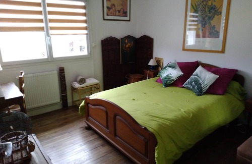 Perigueux Bed & Breakfast | Relaxing Retreat at Chambre César with Pool and Breakfast