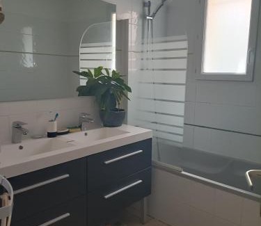 Vielmur-sur-Agout House | Tranquil Country Retreat with Family-Friendly Amenities
