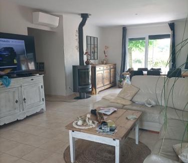 Vielmur-sur-Agout House | Tranquil Country Retreat with Family-Friendly Amenities