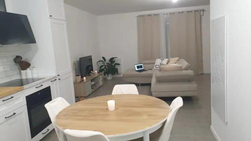 Lons House | Chambre calme dans une maison neuve avec jardin