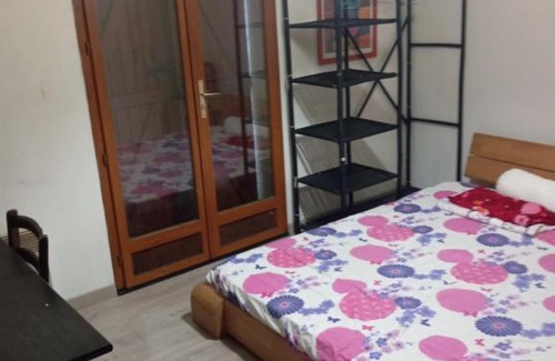 Pessac House | Relaxing Getaway Near Airport with Kitchen Amenities