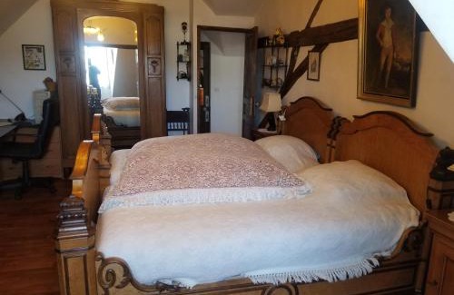 Civray-de-Touraine Bed & Breakfast | Discover Chambre Chenonceau: Pet-Friendly Retreat Awaits