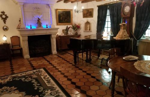 Civray-de-Touraine Bed & Breakfast | Discover Chambre Chenonceau: Pet-Friendly Retreat Awaits