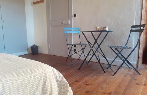 Samadet House | Welcoming Chambre chez Annick: Pet & Child Friendly Retreat