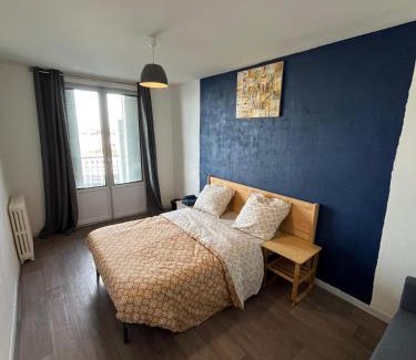 Fontaine Lestang-Bagatelle-Papus-Tabar-Bordelongue Apartment | Chambre chez Bryan