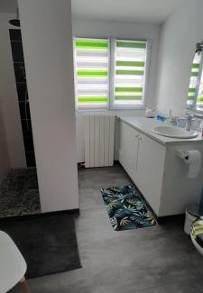 Cazouls-les-Beziers Bed & Breakfast | Oceanfront Retreat at Chambre Chez Corinne et Bernard