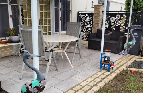 Aubigny-sur-Nere House | Inviting Chambre chez l'habitant: Top-Rated for Families