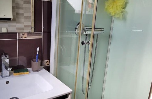 Aubigny-sur-Nere House | Inviting Chambre chez l'habitant: Top-Rated for Families