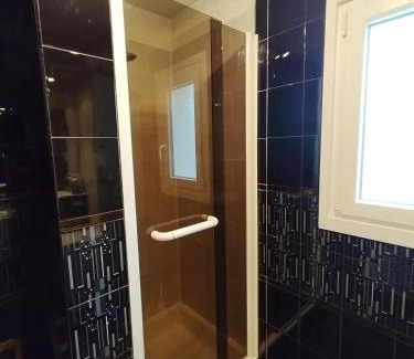 Marnay-sur-Seine House | Cozy Room with Private Bath and Toilet - Guest Rated 9.2