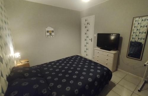 Marnay-sur-Seine House | Cozy Room with Private Bath and Toilet - Guest Rated 9.2