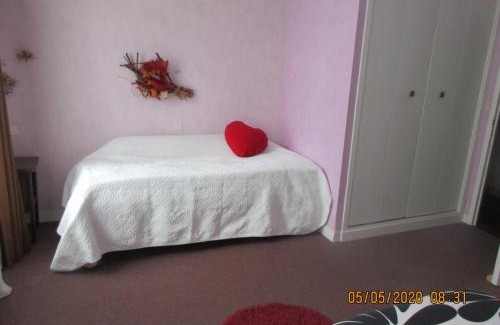 Saint-Julien-Puy-Laveze House | Cozy Stay at Chambre Chez l'Habitant – 8.4/10 Rated