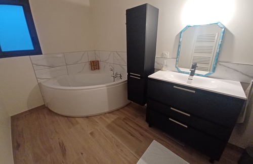 Les Aspres Bed & Breakfast | Comfortable Stay at Chambre Chez L'habitant LES Aspres