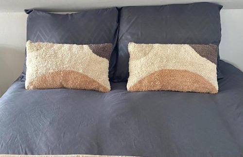 Berlaimont House | Cozy Chambre chez l’habitant with Hot Tub & Family-Friendly Vibes