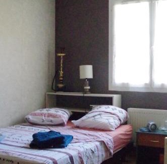 Valence Bed & Breakfast | Cozy Ocean View Room with Family-Friendly Amenities