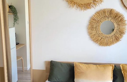 Beaux Arts-Boutonnet House | Comfortable Room with Kitchen Near Tramway - Guest Rated 8.4