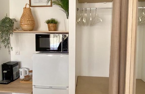 Beaux Arts-Boutonnet House | Comfortable Room with Kitchen Near Tramway - Guest Rated 8.4