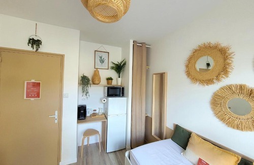 Beaux Arts-Boutonnet House | Comfortable Room with Kitchen Near Tramway - Guest Rated 8.4