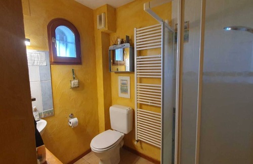 Choisy Bed & Breakfast | Cozy Chambre Coquelicot: Ideal for Families & Breakfast Included