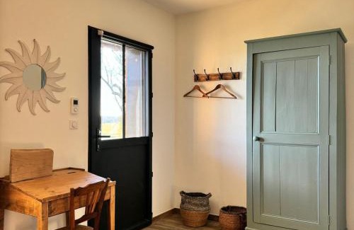Faverolles Bed & Breakfast | Chambre cosy avec salle d'eau, accès piscine chauffée et Wi-Fi illimité - FR-1-591-620