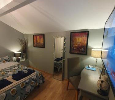Noisy-le-Grand Bed & Breakfast | Cozy Room with Private Bath - Pet Friendly Retreat