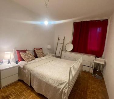Lausanne House | Cozy Chez Sophie: Pet-Friendly Stay with Hot Tub & Restaurant