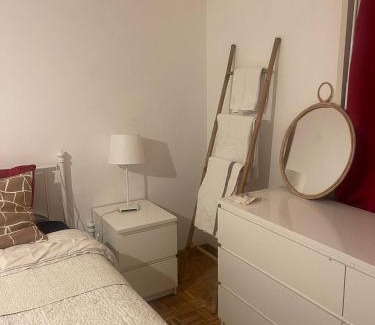 Lausanne House | Cozy Chez Sophie: Pet-Friendly Stay with Hot Tub & Restaurant