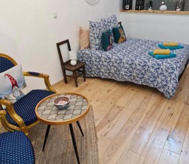 Neufmaisons House | Pet-Friendly Chambre d'Emma: Guest Rated 10/10 Experience