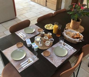 Castelnau-sur-l'Auvignon Bed & Breakfast | Relaxing Oceanfront Stay at Chambre d'hôtes La Détente